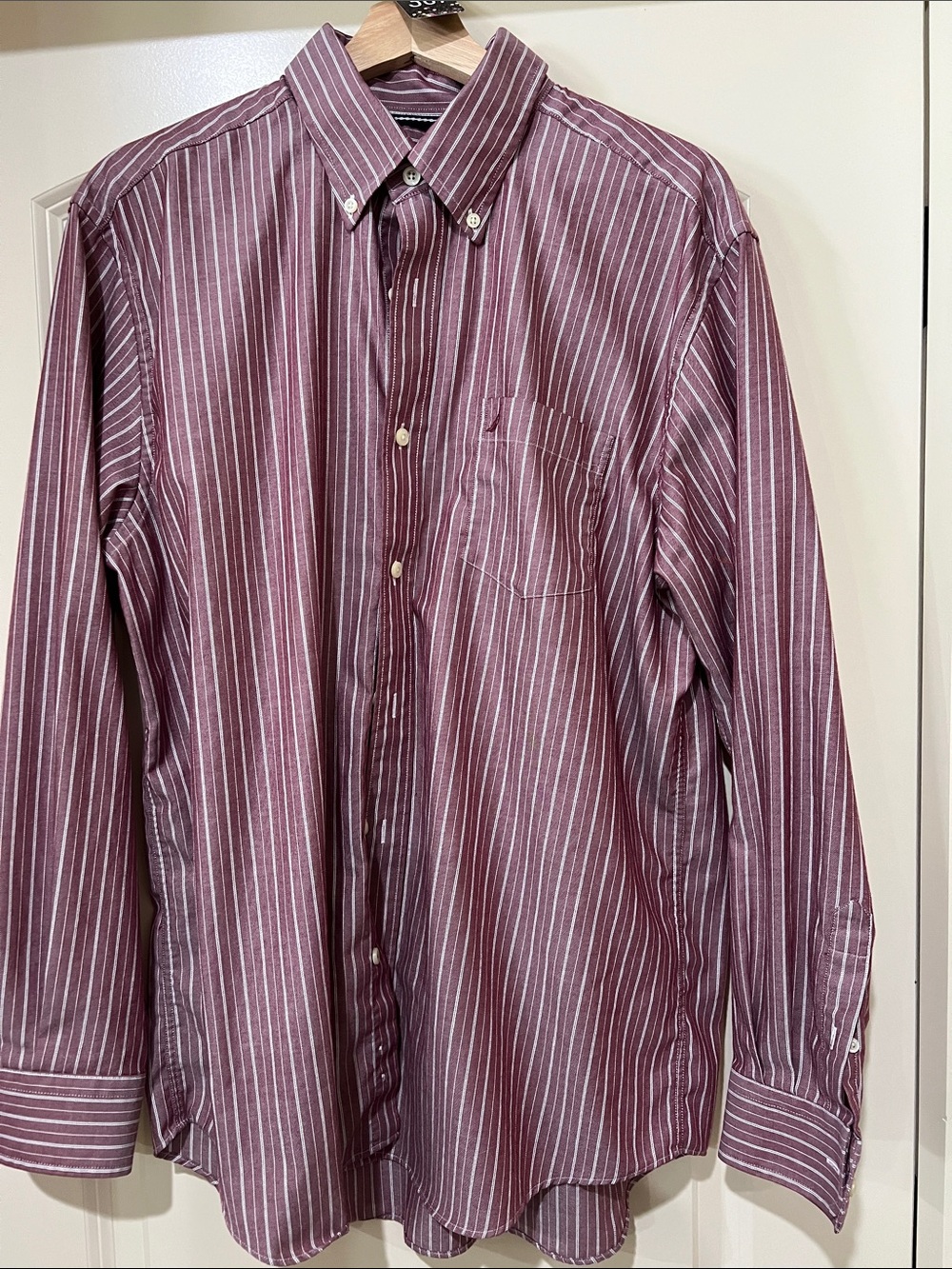 Nautica Burgundy & white Button-Down *PRISTINE condition  H367